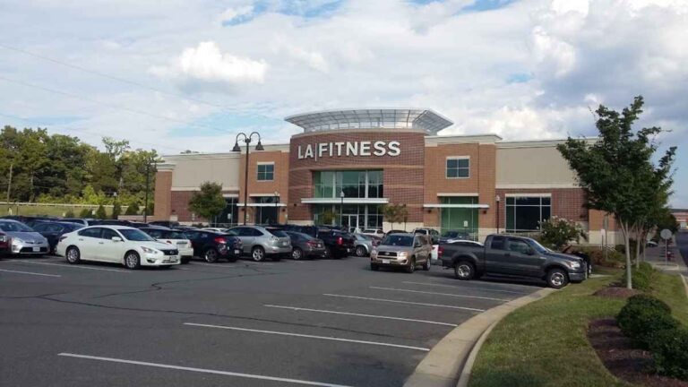 Is LA Fitness Open Today